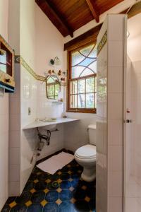 Kylpyhuone majoituspaikassa Feiticeira Guesthouse