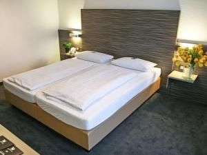 En eller flere senge i et værelse på Hotel am Zoo