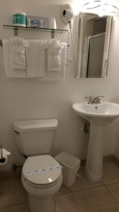
A bathroom at Highland Gardens Hotel
