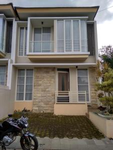 Το κτήριο όπου στεγάζεται  η βίλα