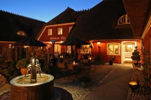 a courtyard with a fountain in front of a building at Tyrstrup Kro in Christiansfeld