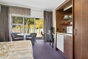 Kuchyň nebo kuchyňský kout v ubytování Amethyst Court Motor Lodge