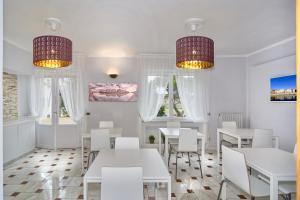 Restaurant o un lloc per menjar a Villa Martina Classic & Luxury Room