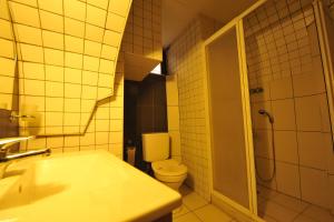 Kylpyhuone majoituspaikassa Kadim Hotel