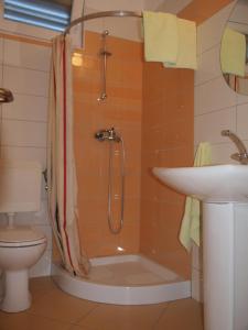 Kúpeľňa v ubytovaní Apartments Oaza Regi