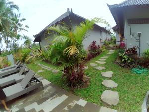 Een tuin van Amaya Cottage Ubud by SHM