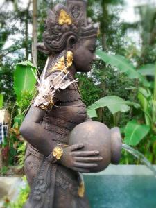 Een tuin van Amaya Cottage Ubud by SHM