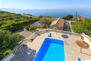 Photo de la galerie de l'établissement Find Tranquility at Villa Quietude A Stunning Beachfront Villa Rental, à Agios Stefanos