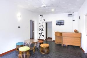 TV a/nebo společenská místnost v ubytování Best hostel Yala