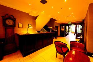 Lobbyn eller receptionsområdet på Riverbank House Hotel
