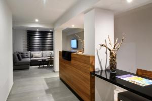 Telewizja i/lub zestaw kina domowego w obiekcie Gkeea Boutique Hotel