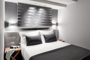 Łóżko lub łóżka w pokoju w obiekcie Gkeea Boutique Hotel