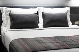 Łóżko lub łóżka w pokoju w obiekcie Gkeea Boutique Hotel