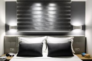 Łóżko lub łóżka w pokoju w obiekcie Gkeea Boutique Hotel