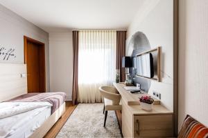 TV a/nebo společenská místnost v ubytování Hotel Zum Zeppelin Hamburg