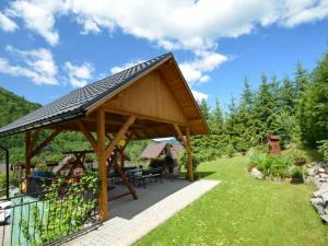 a gazebo with a picnic table in a yard at Kamila in Szczawnica
