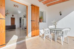 Fotografia z galérie ubytovania Villa Can Prats v destinácii Santa Eularia des Riu