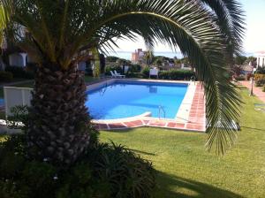 Bazén v ubytovaní Adosado en residencial alebo v jeho blízkosti