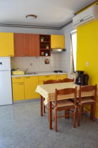 Kuchyň nebo kuchyňský kout v ubytování Apartments Lera