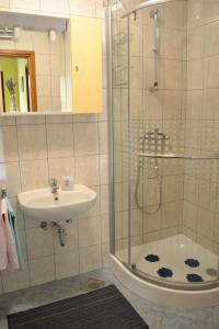 Koupelna v ubytování Apartments Lera