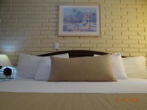 Rúm í herbergi á Hotel Mac Arthur