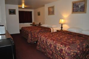 Postel nebo postele na pokoji v ubytování Golden Lion Motel