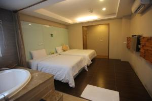 Postel nebo postele na pokoji v ubytování Kenting Waterfront Hotel