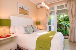 Tempat tidur dalam kamar di Westville Bed and Breakfast