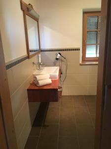 A bathroom at Hopfenhof