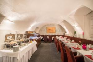 En restaurang eller annat matställe på Hotel Bayrischer Hof