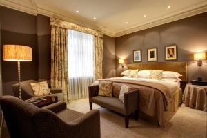 Postel nebo postele na pokoji v ubytování The Chester Grosvenor + 37 fotografií