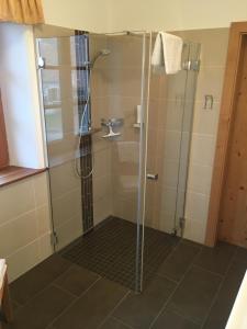 A bathroom at Hopfenhof