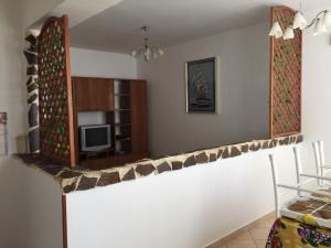 A kitchen or kitchenette at Sacca House