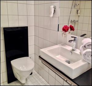 Koupelna v ubytování Reenskaug Hotel