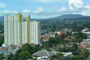 a view of a city with tall buildings at Apartemen Ciumbuleuit 2 in Bandung