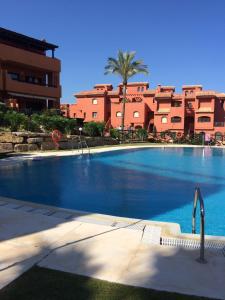 a large swimming pool in front of a building at Jardines de Nueva Galera en Estepona in Estepona