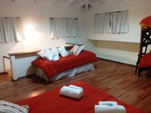 Ένα ή περισσότερα κρεβάτια σε δωμάτιο στο Hostería Los Gnomos