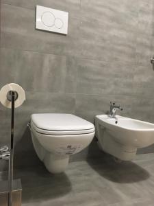 Koupelna v ubytování Appartamento Marilleva 1400 + 16 fotografií