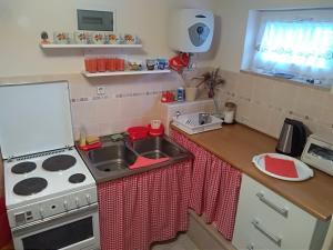 Gallery image of Apartman Tri palme in Gabonjin +30 photos