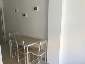 Zdjęcie z galerii obiektu Ílios Apartamentos w Maladze