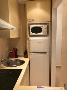 A kitchen or kitchenette at Ílios Apartamentos