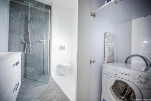 Ένα μπάνιο στο Apartament wrzos z ogródkiem +6 φωτογραφίες