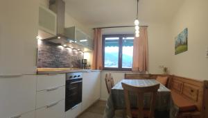 Kuchyň nebo kuchyňský kout v ubytování Apartment Hermine