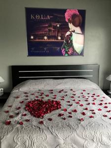 a bed with a bunch of red roses on it at Studio Loft Polanco with POOL in Mexico City