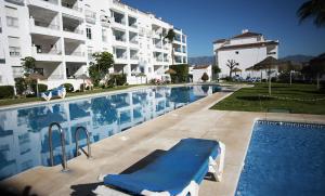een zwembad voor een groot gebouw bij Rancho Miraflores, apartment near Malaga and Marbella, great views in Mijas Costa