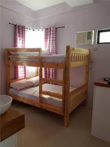 Bunk bed o mga bunk bed sa kuwarto sa Bahai Jujai Resort