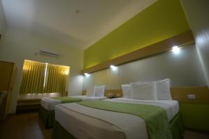 Postel nebo postele na pokoji v ubytování Microtel by Wyndham Davao