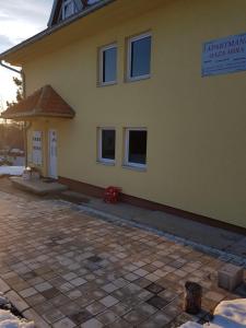 Das Gebäude in dem sich die Ferienwohnung befindet