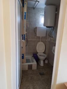 Ein Badezimmer in der Unterkunft Apartment Oaza Mira