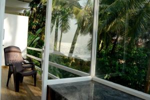 Jardín al aire libre en White Shell Beach House